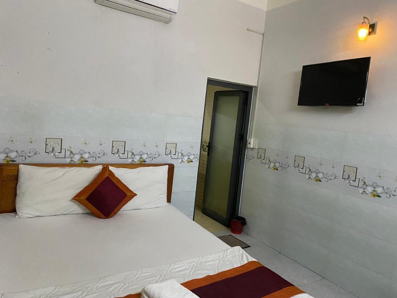 Khach San Nguyen Trung Hotel Ho Chi Minh City Exterior photo